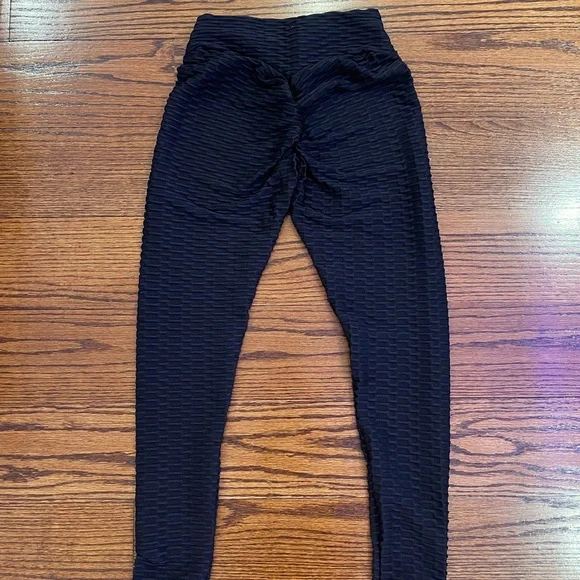 AMAZON | Scrunch Butt Leggings - Picture 3 of 4